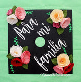 Graduation Cap Topper Para Mi Familia with glitter and flowers